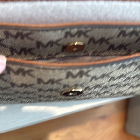 ⚫️ Michael Kors handbags ⚫️ - Picture 9 of 11